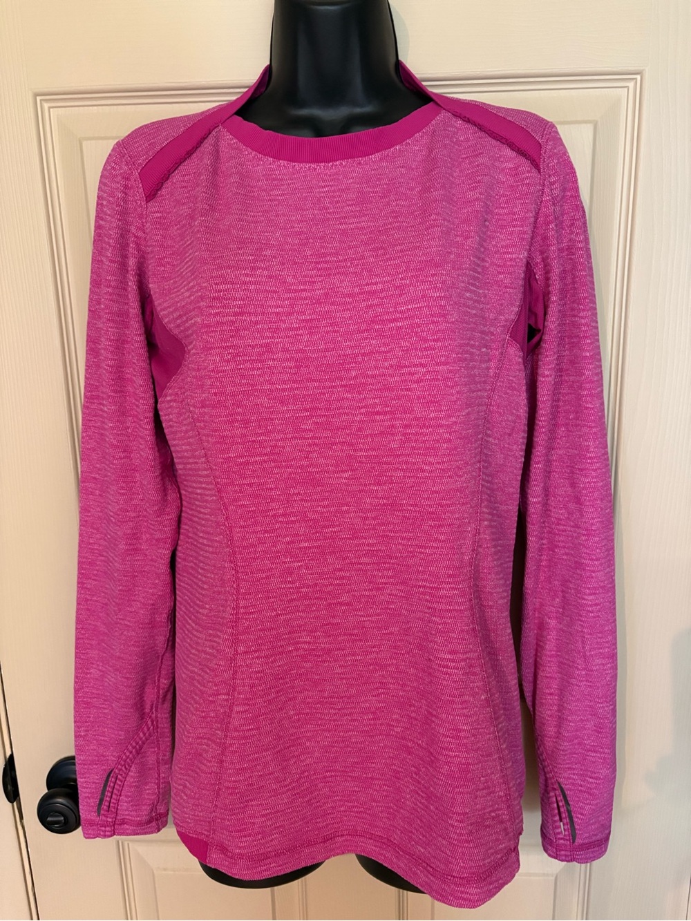 Lululemon base runner long sleeve
( see measurements below )